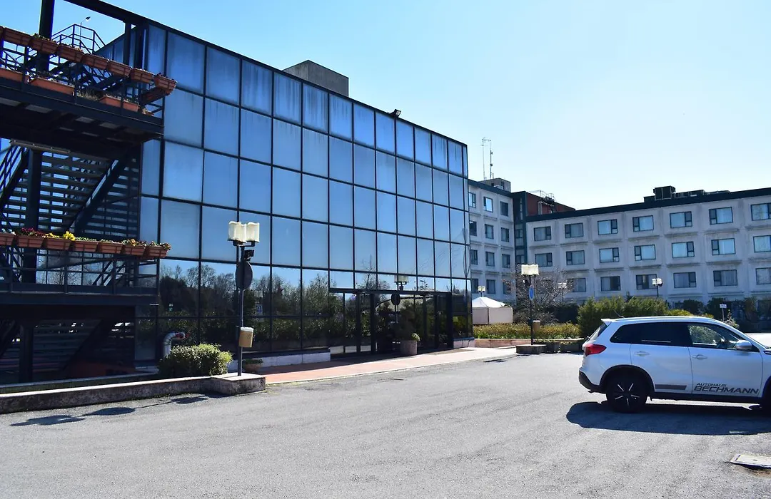 Russott Hotel-1